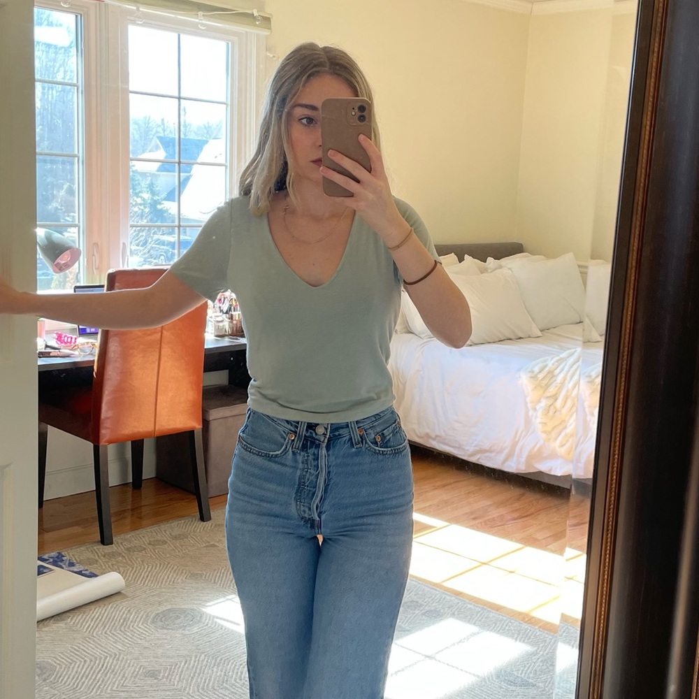 Green V-Neck Crop Top💚